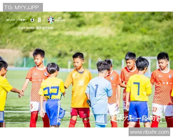 从小踢球到世界舞台足球明星的成长历程与奋斗故事
